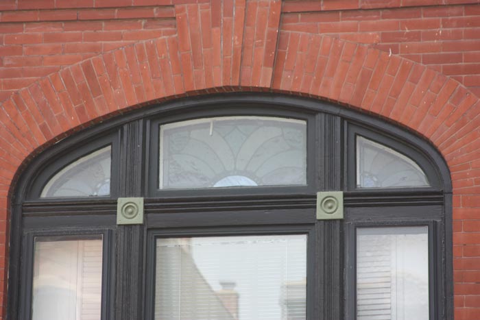 2018 N Seminary Ave